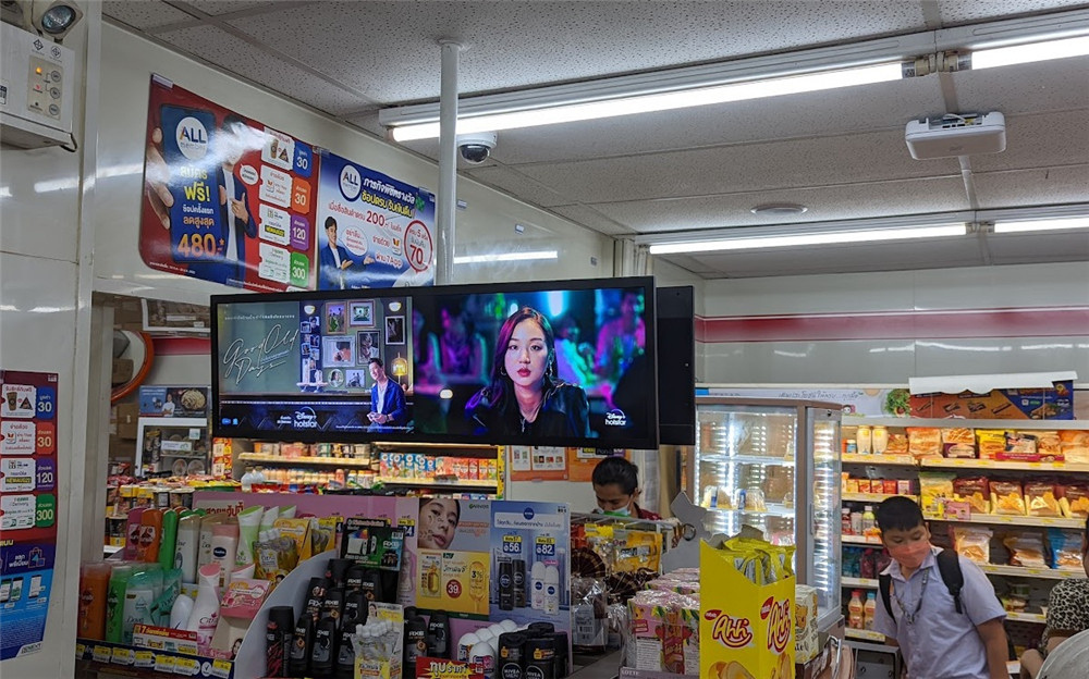 Solucions de senyalització digital per a botigues de conveniència 7-Eleven a Tailàndia-01 (1)